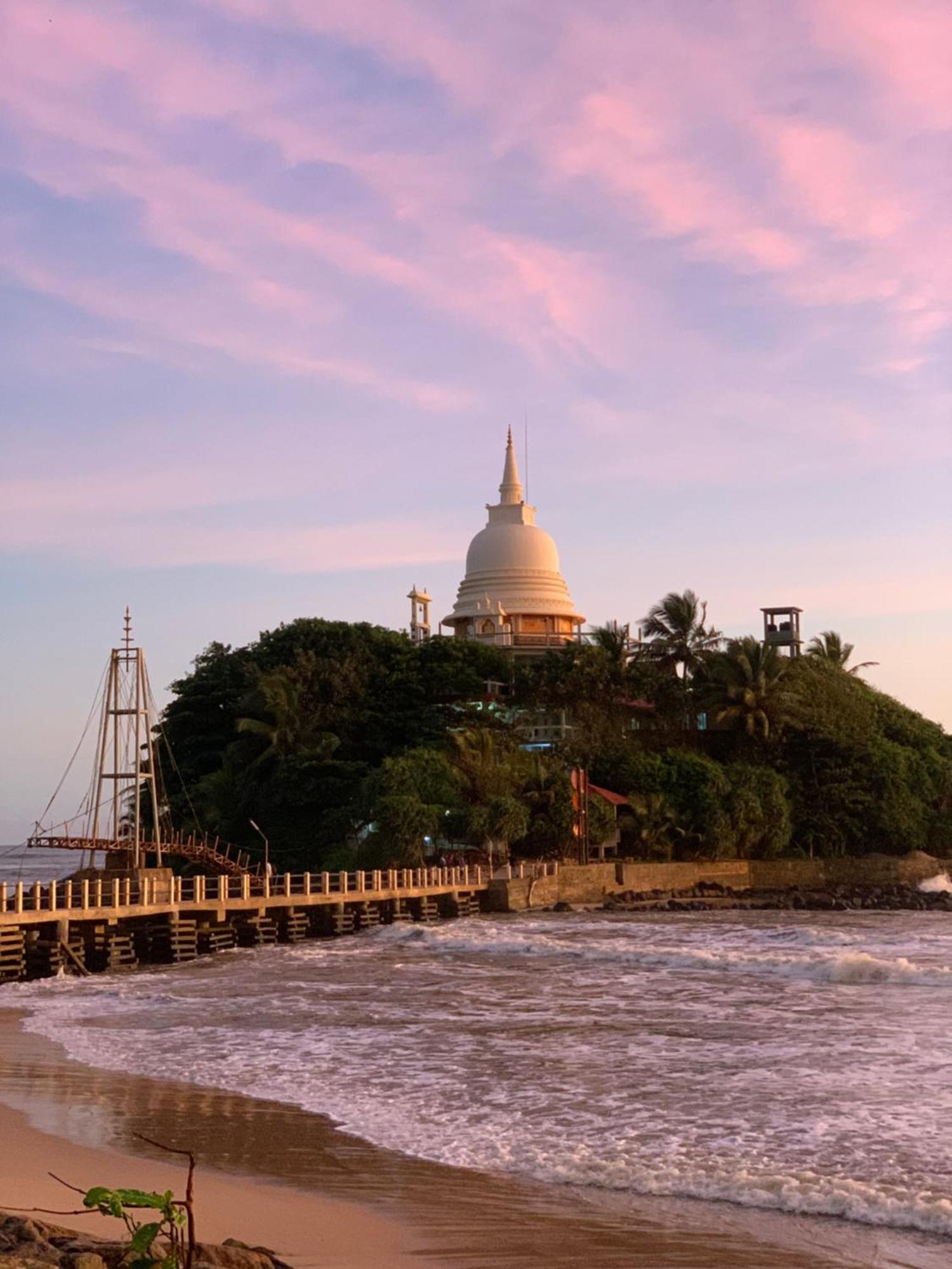 Thaproo Bay Hiriketiya Bed & Breakfast Dikwella Bagian luar foto
